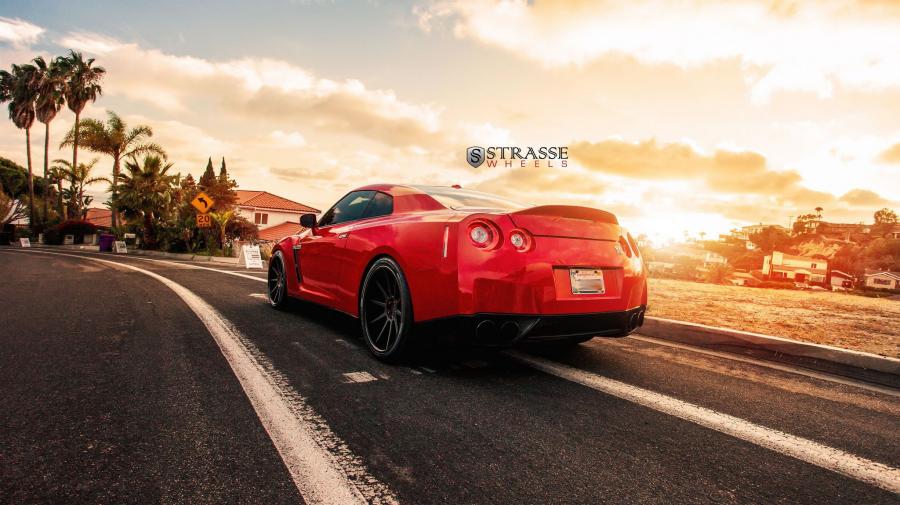  Nissan GT-R on Strasse Wheels 2014 года  (фото 6 из 12)